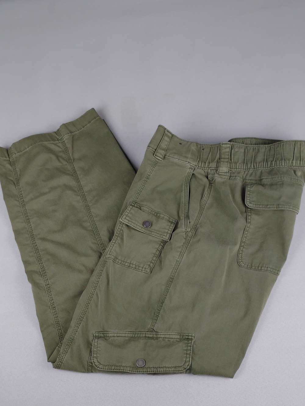 Hollister Men's Cargo Pants in Olive Green.